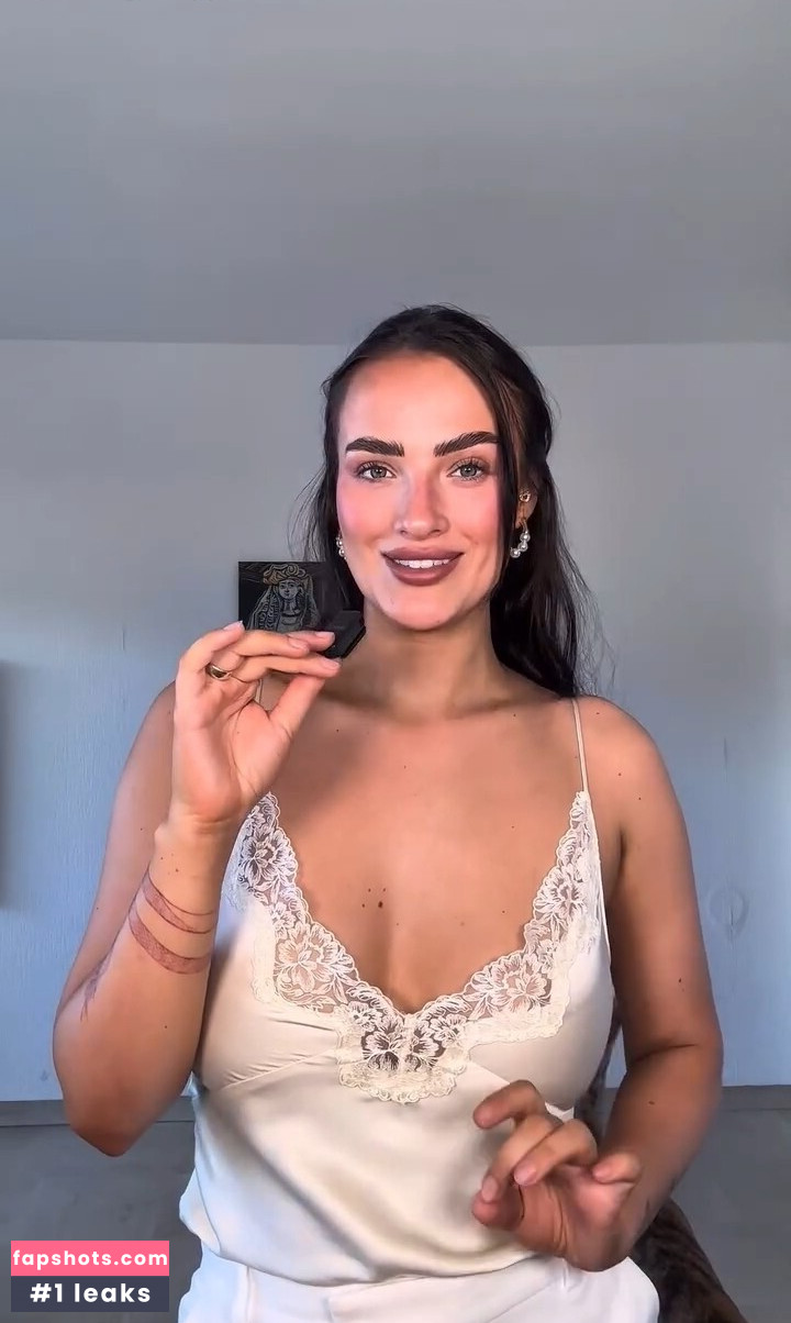 Paulina Ljubas gallery photo #4