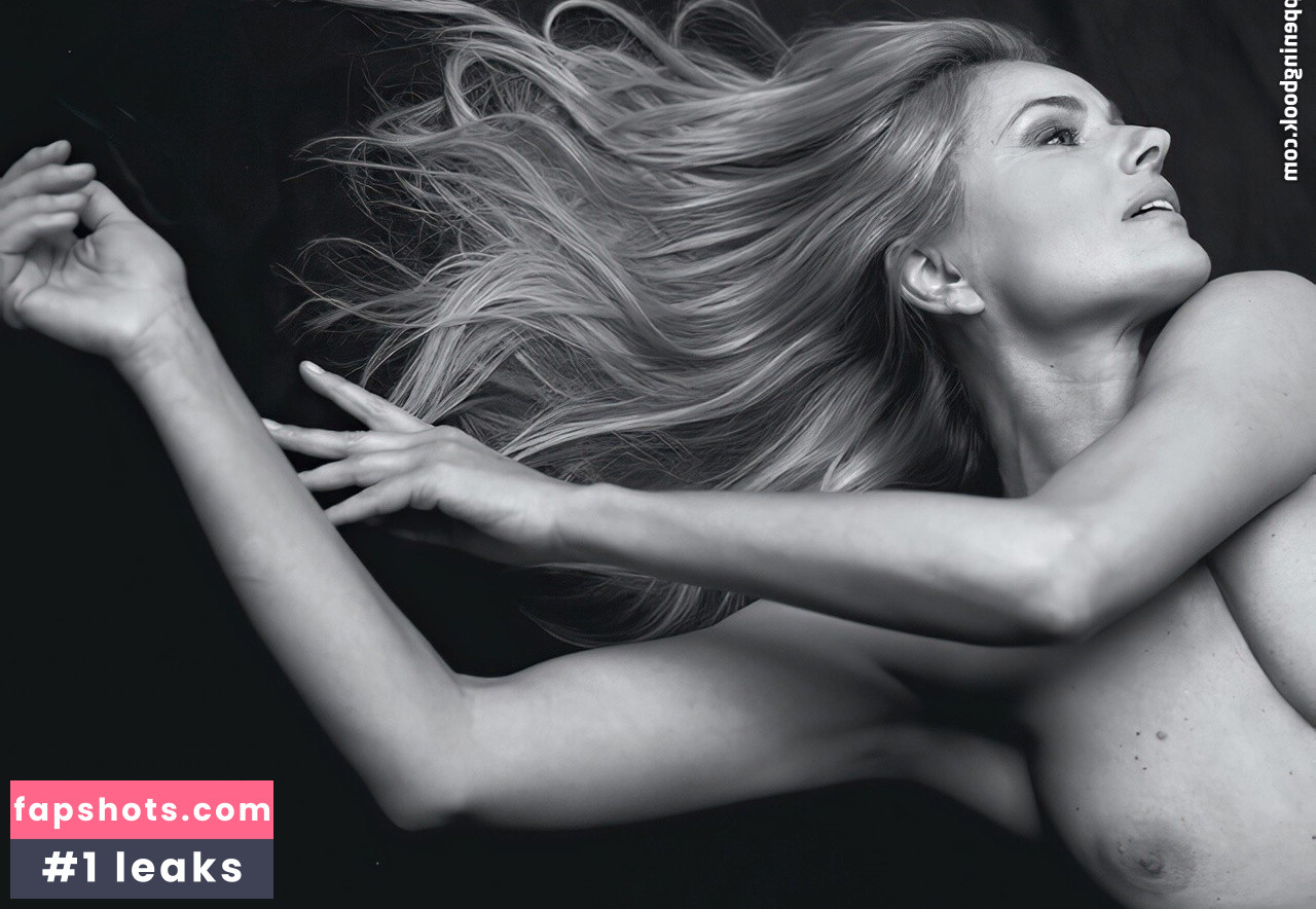 Paulina Porizkova gallery photo #26