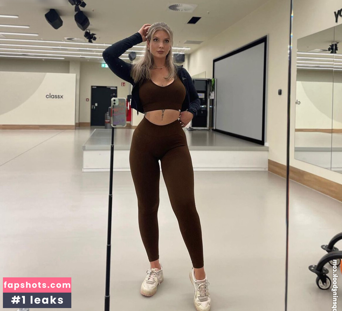 Pauline Caspari gallery photo #6