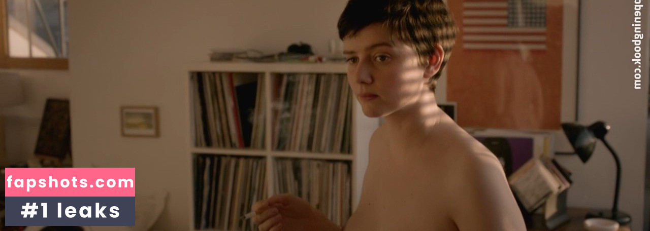 Pauline Etienne nude babe gallery