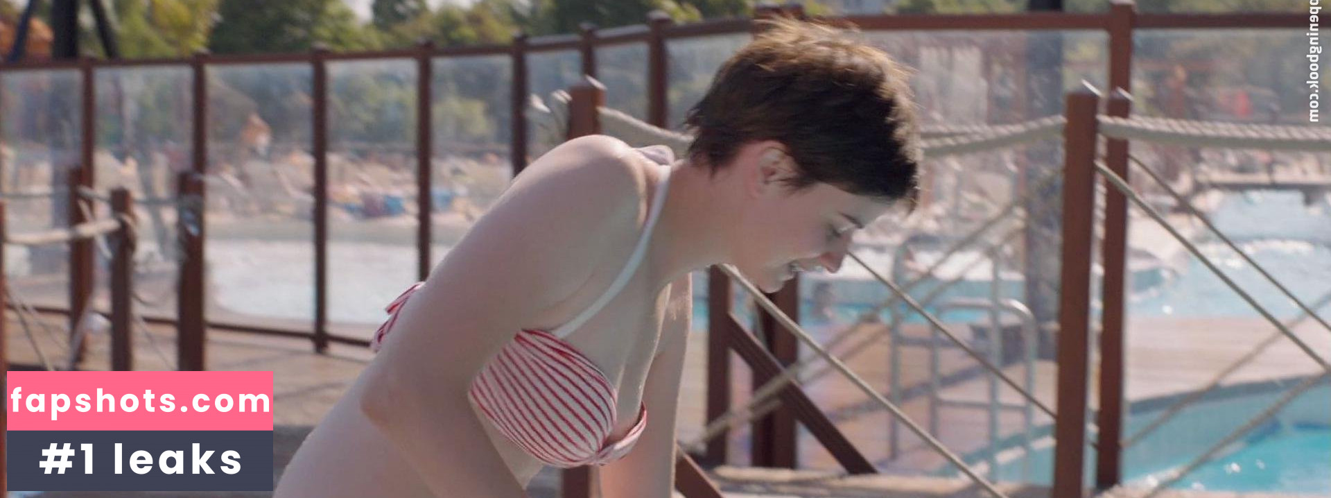 Pauline Etienne gallery photo #55