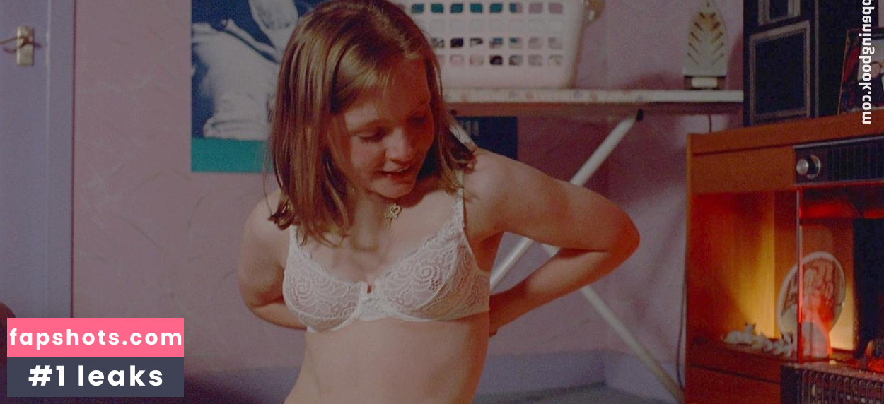 Pauline Lynch Nude Leaks OnlyFans Photos #2 - LeakJerk