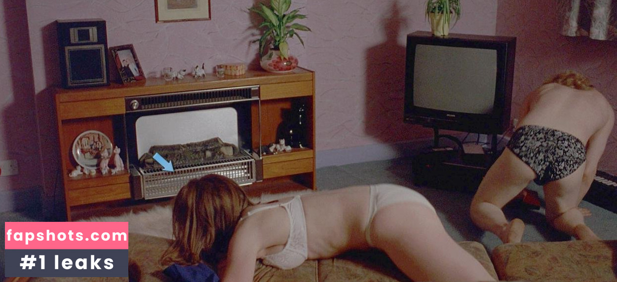 Pauline Lynch Nude Leaks OnlyFans Photos #3 - LeakJerk