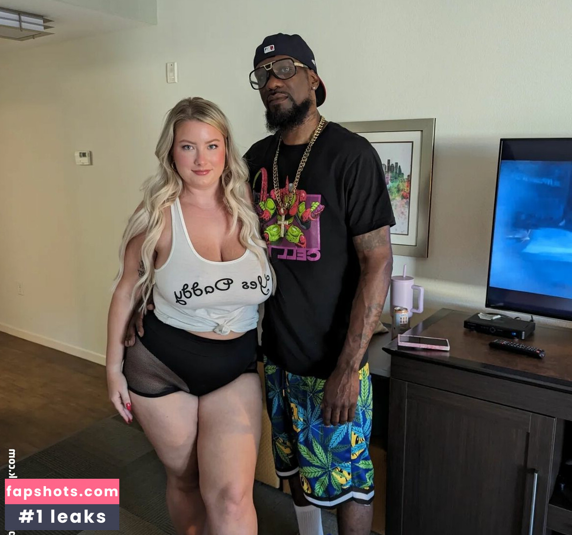 Pawgdownthestreet121 gallery photo #8