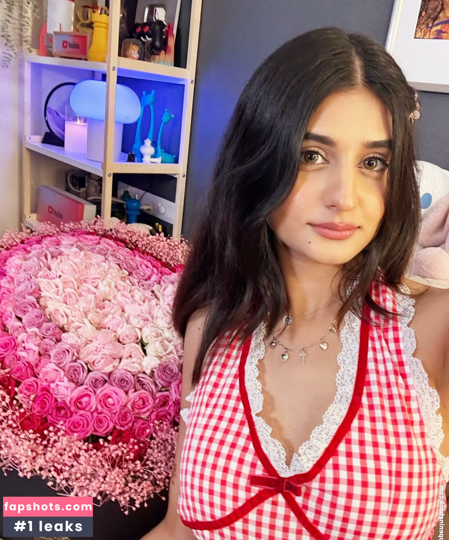 Payal Dhare nude babe gallery