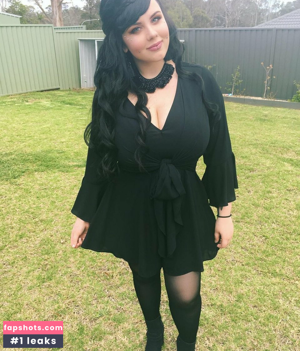 Paytan Brien nude babe gallery