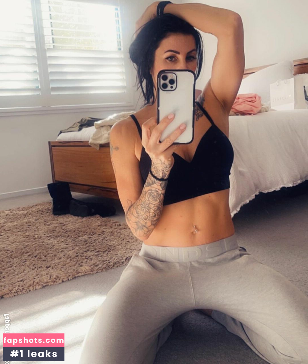 PeacheeOne gallery photo #7