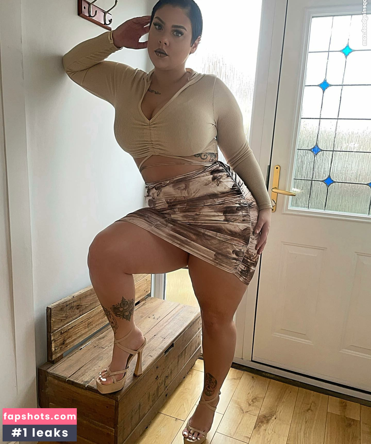 Peaches gallery photo #22