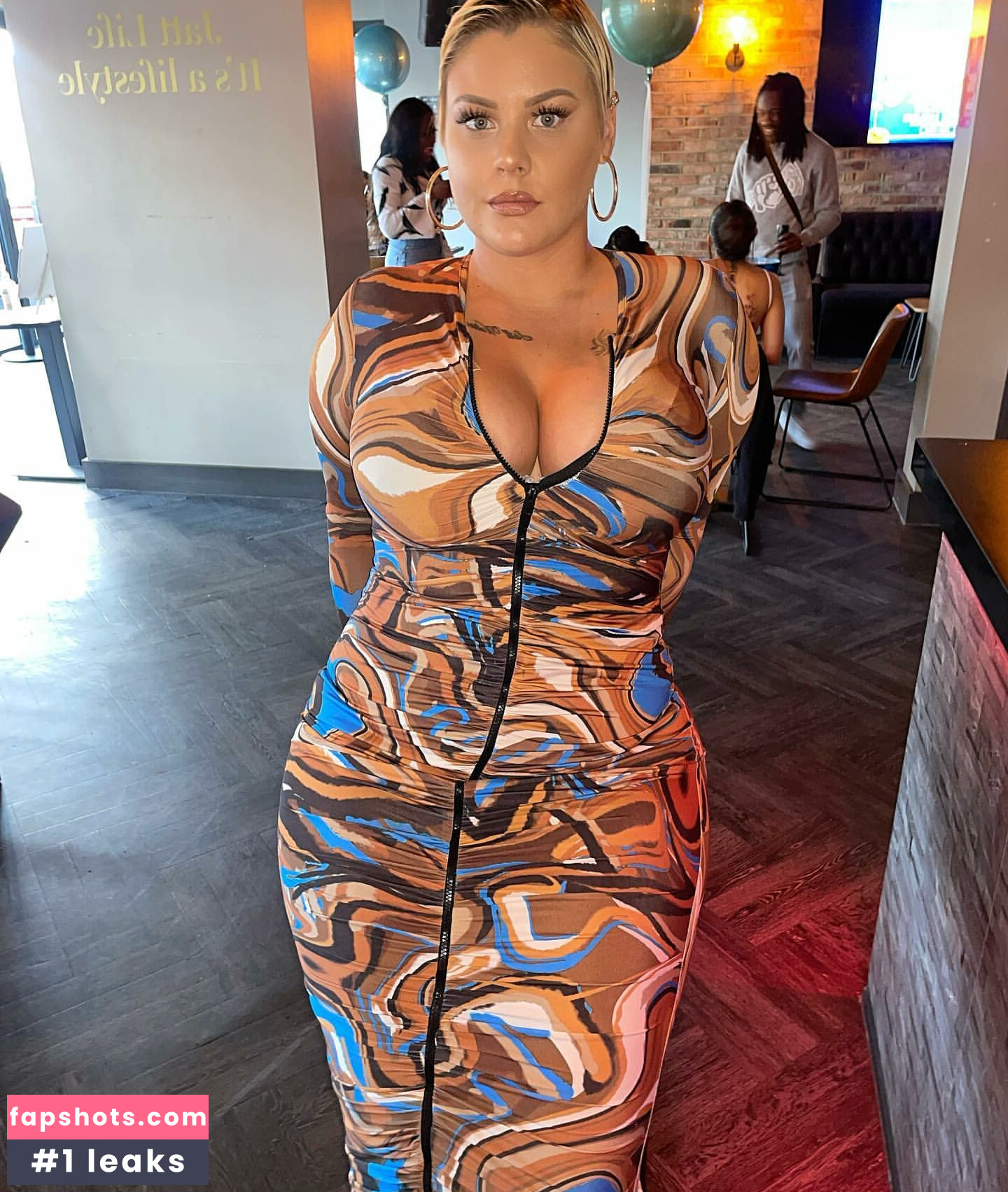 Peaches gallery photo #25