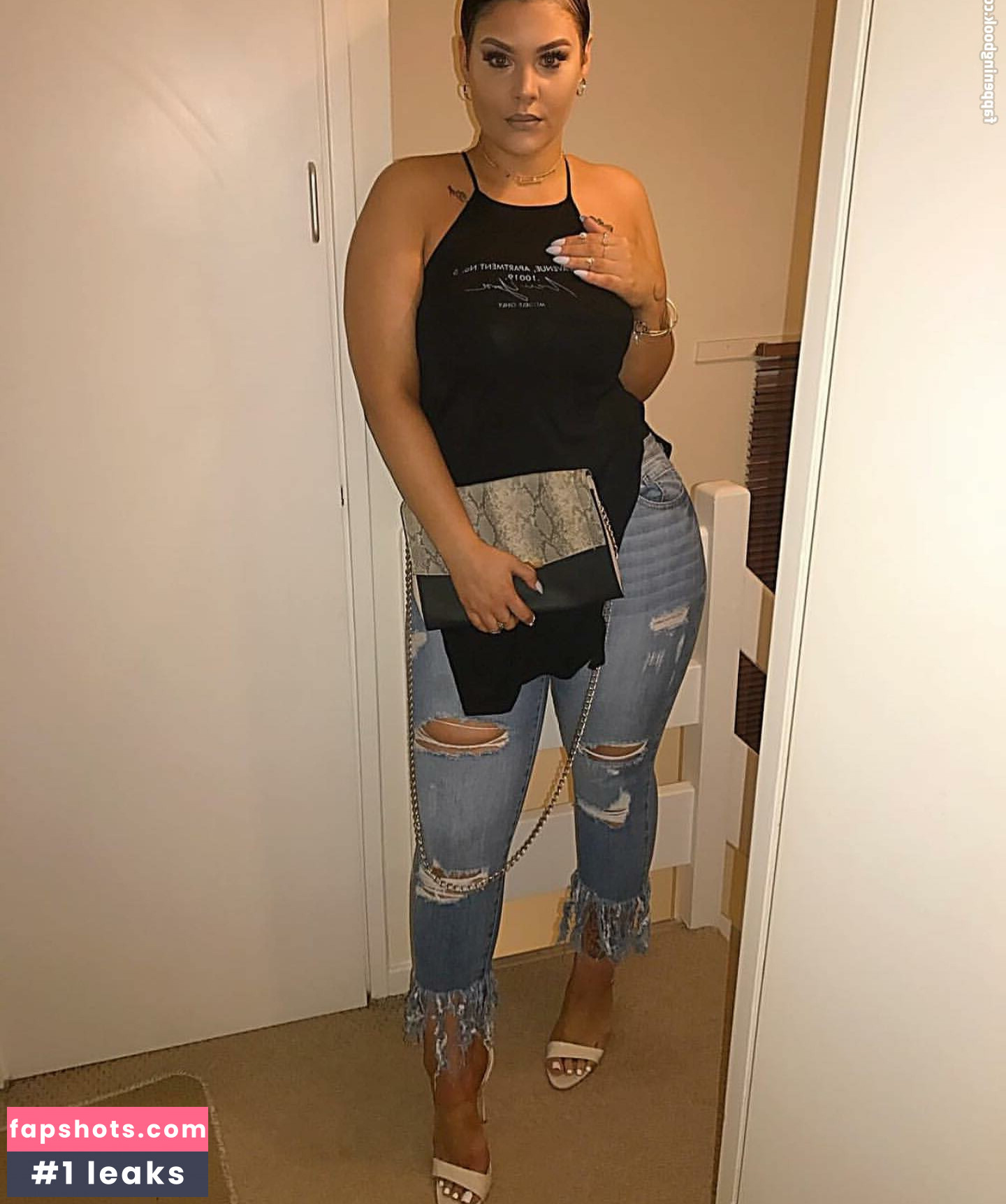 Peaches gallery photo #27