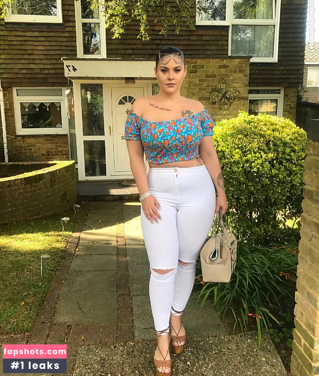 Peaches gallery photo #33