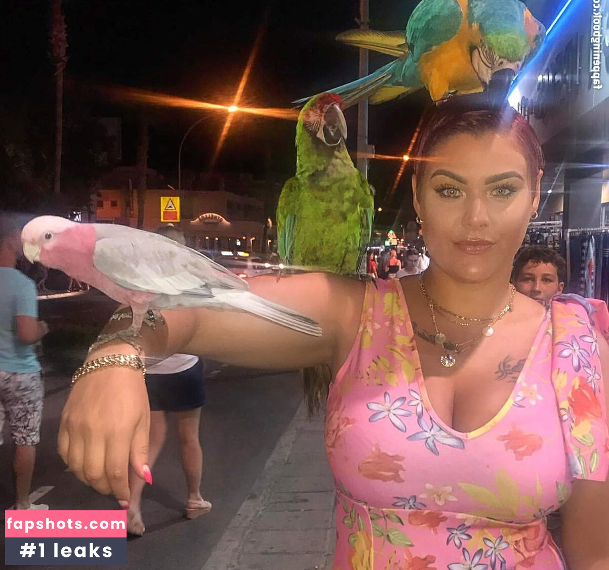 Peaches gallery photo #47