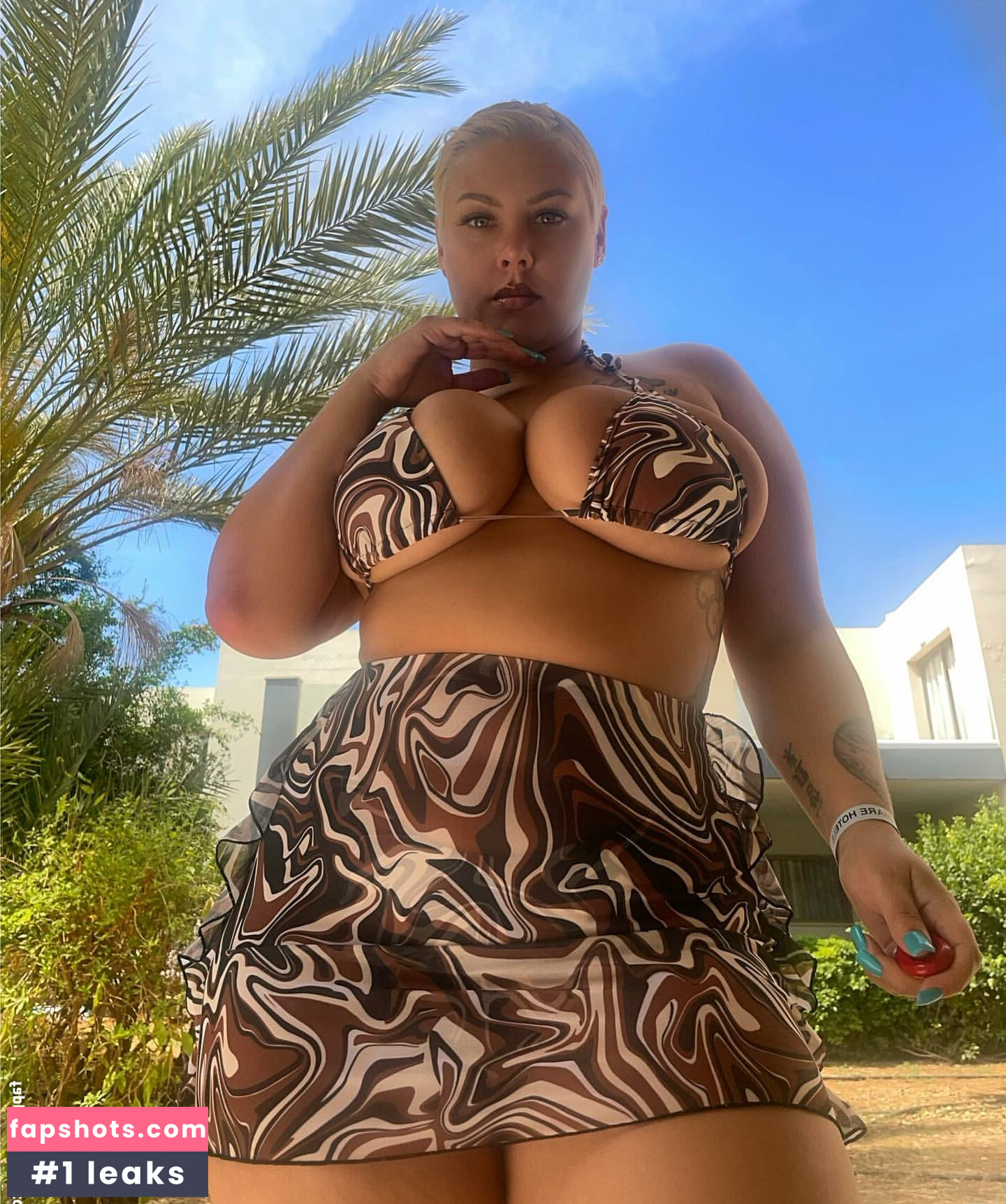 Peaches gallery photo #51