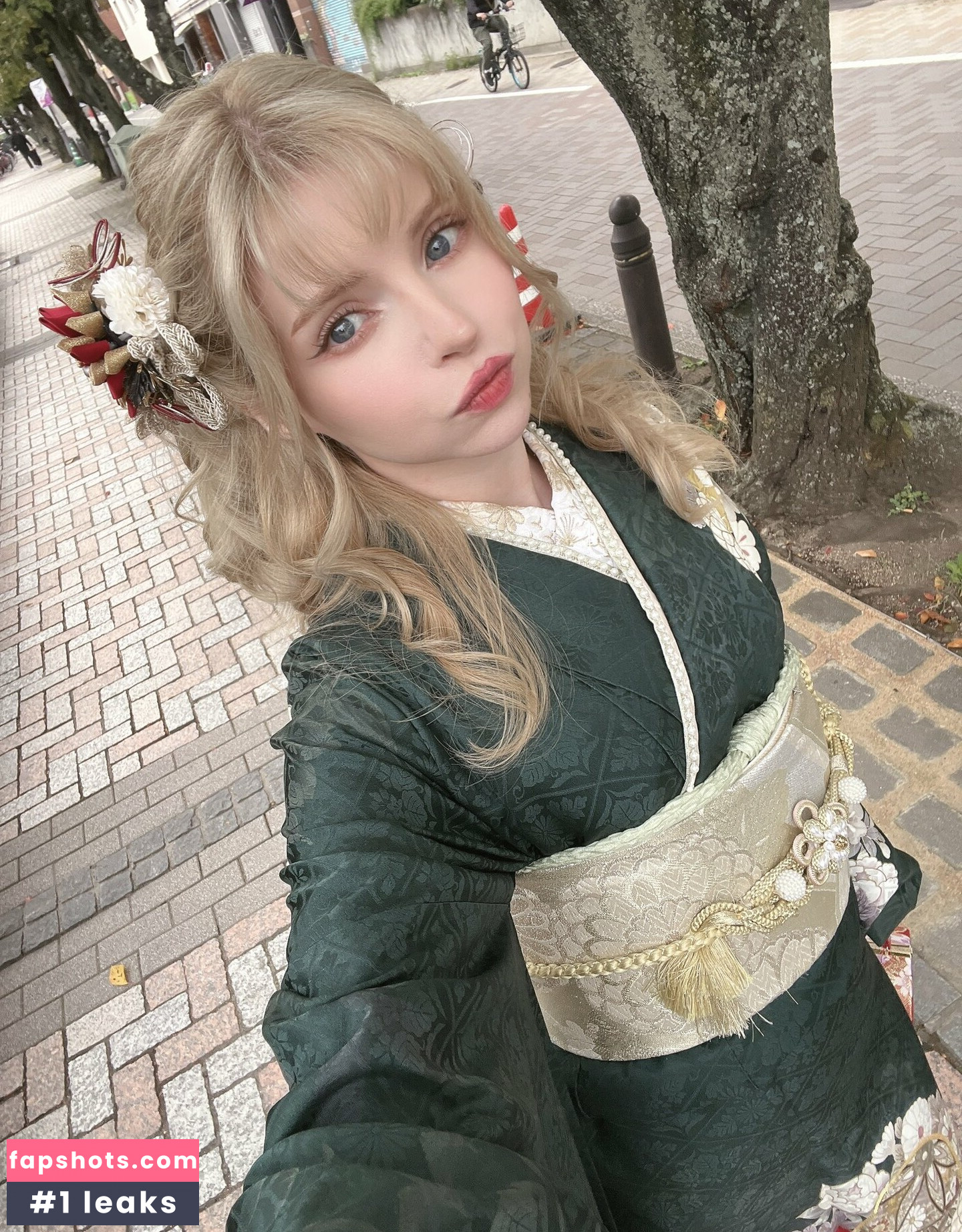 PeachMilky gallery photo #11