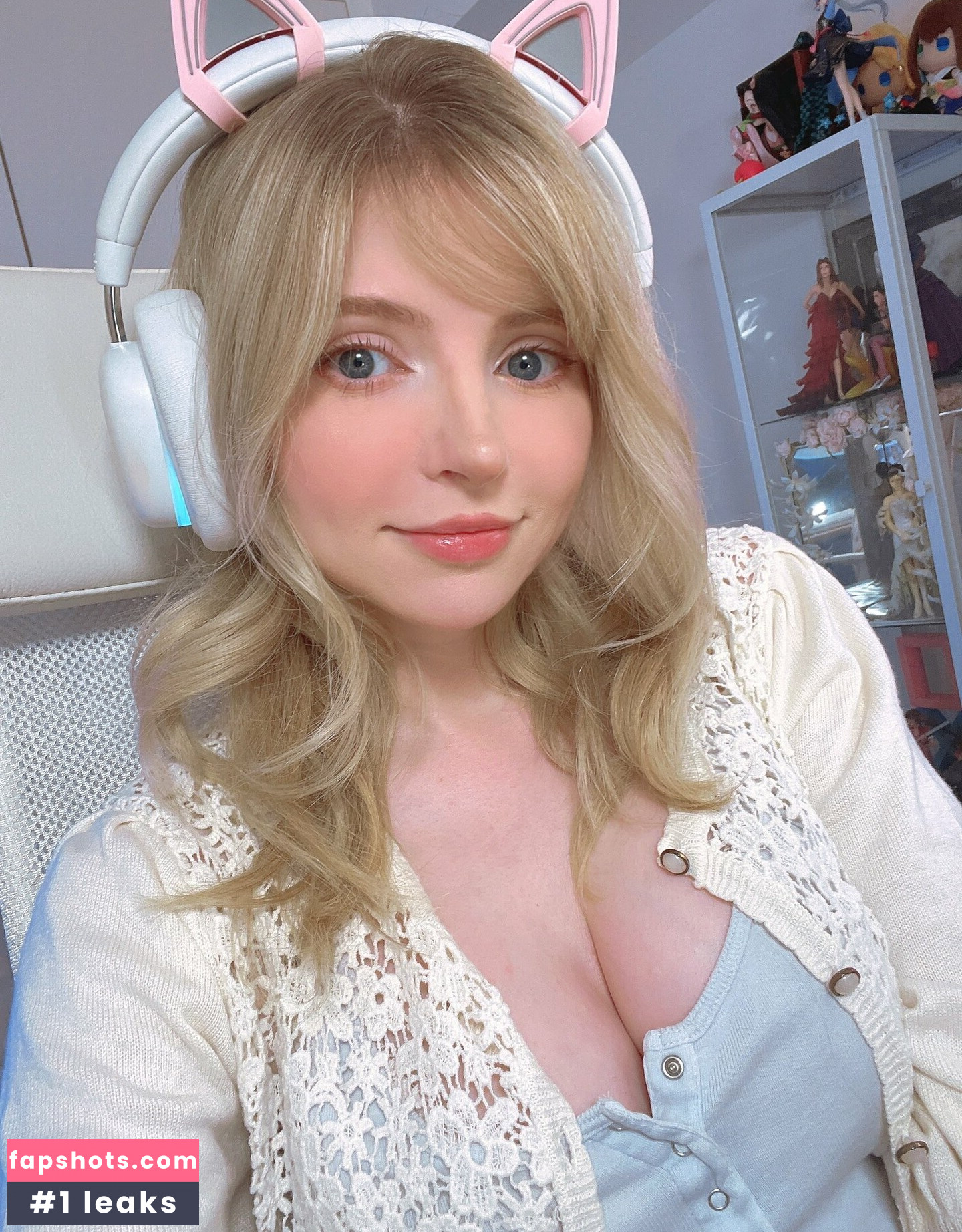 PeachMilky gallery photo #36