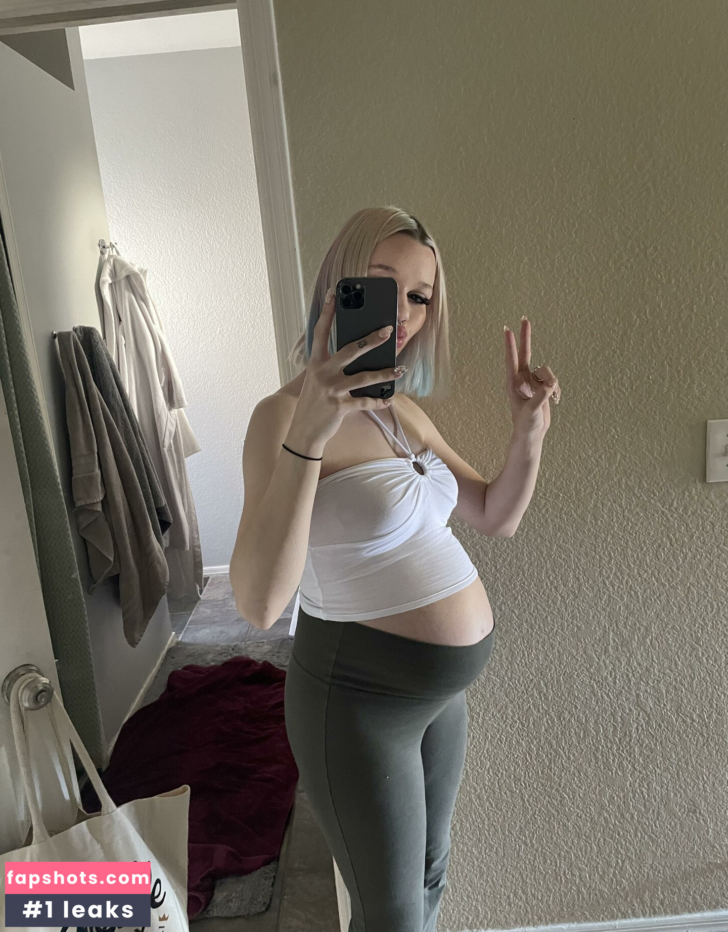 Peachy Shea gallery photo #26