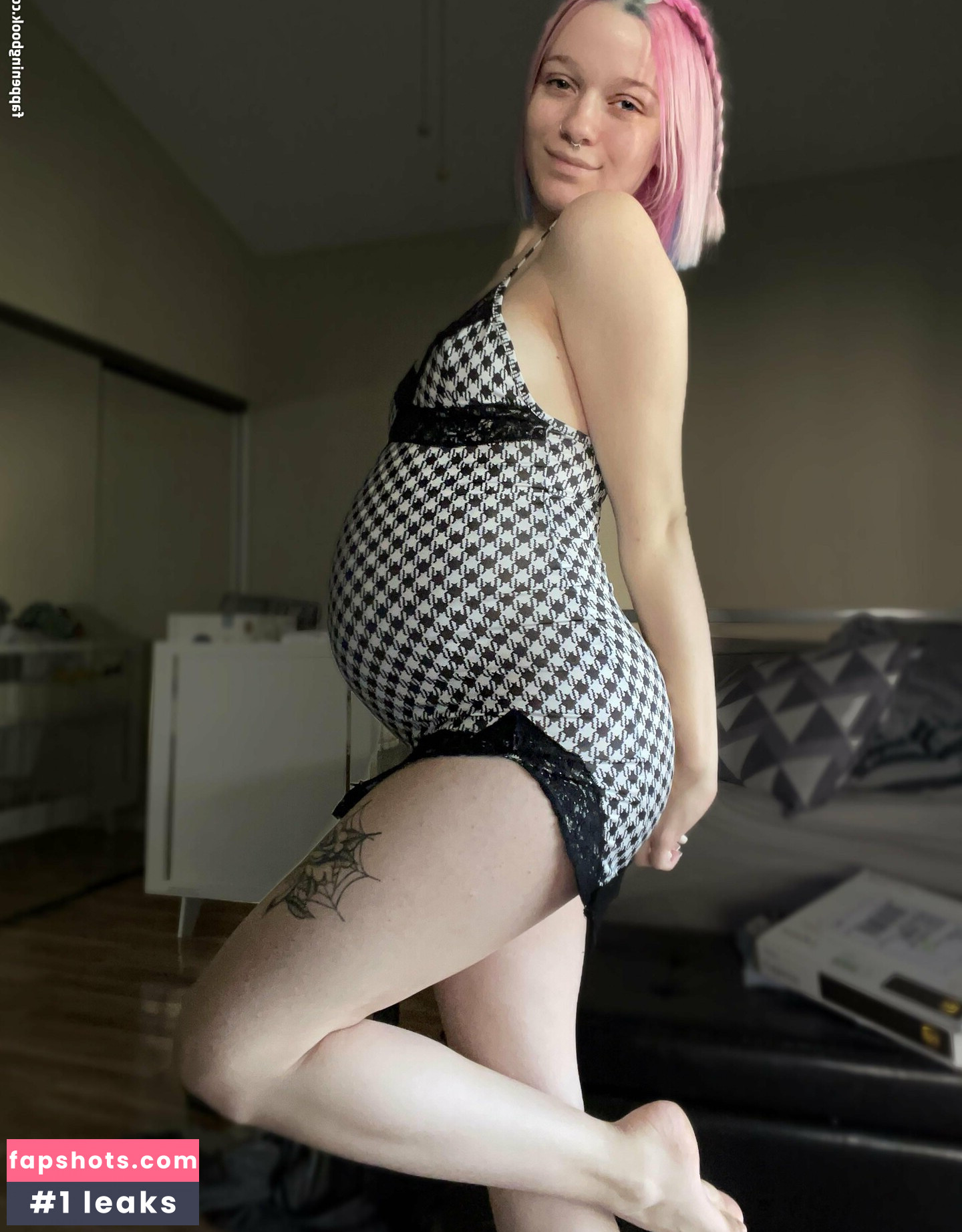 Peachy Shea gallery photo #6