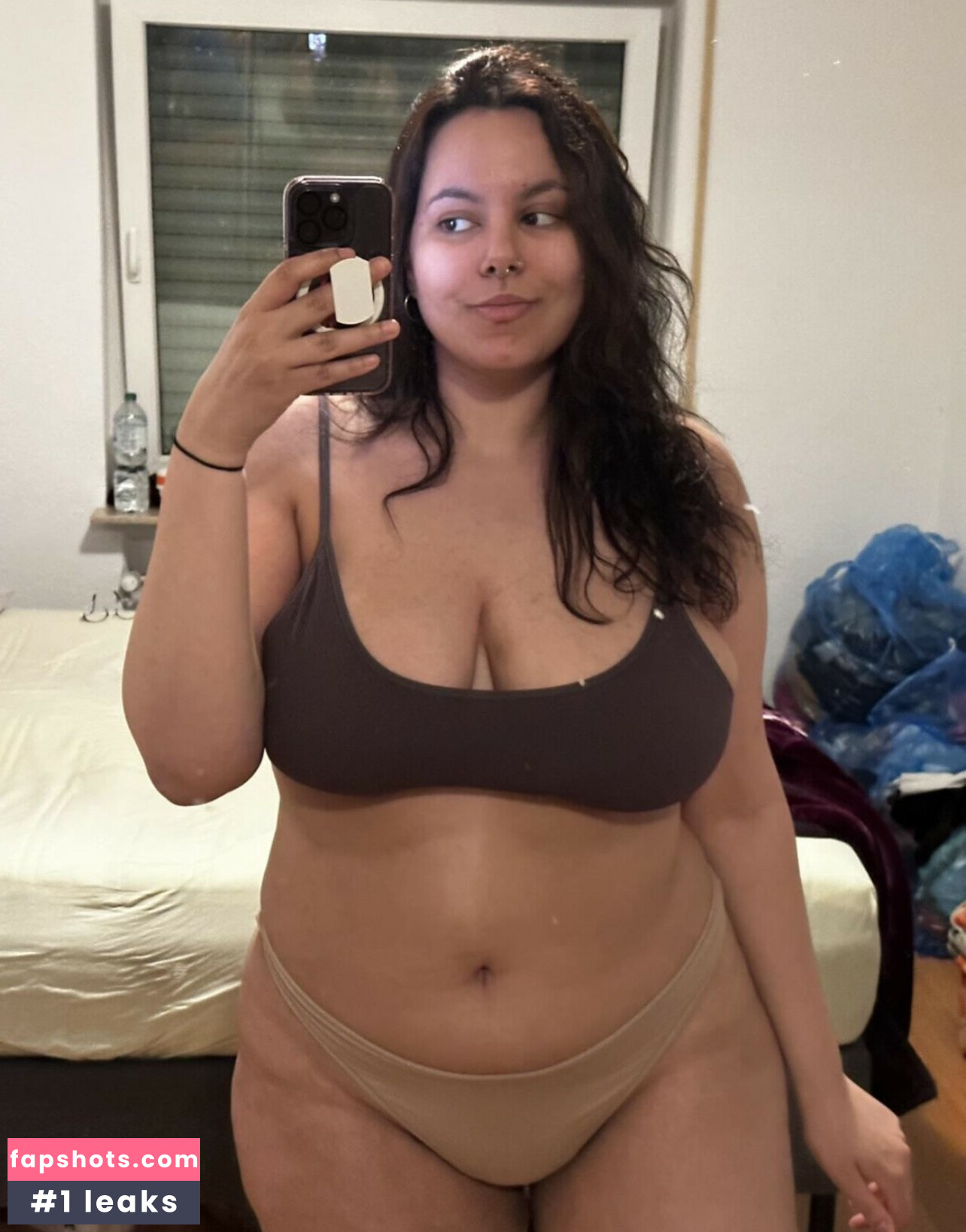 Peachyara gallery photo #11