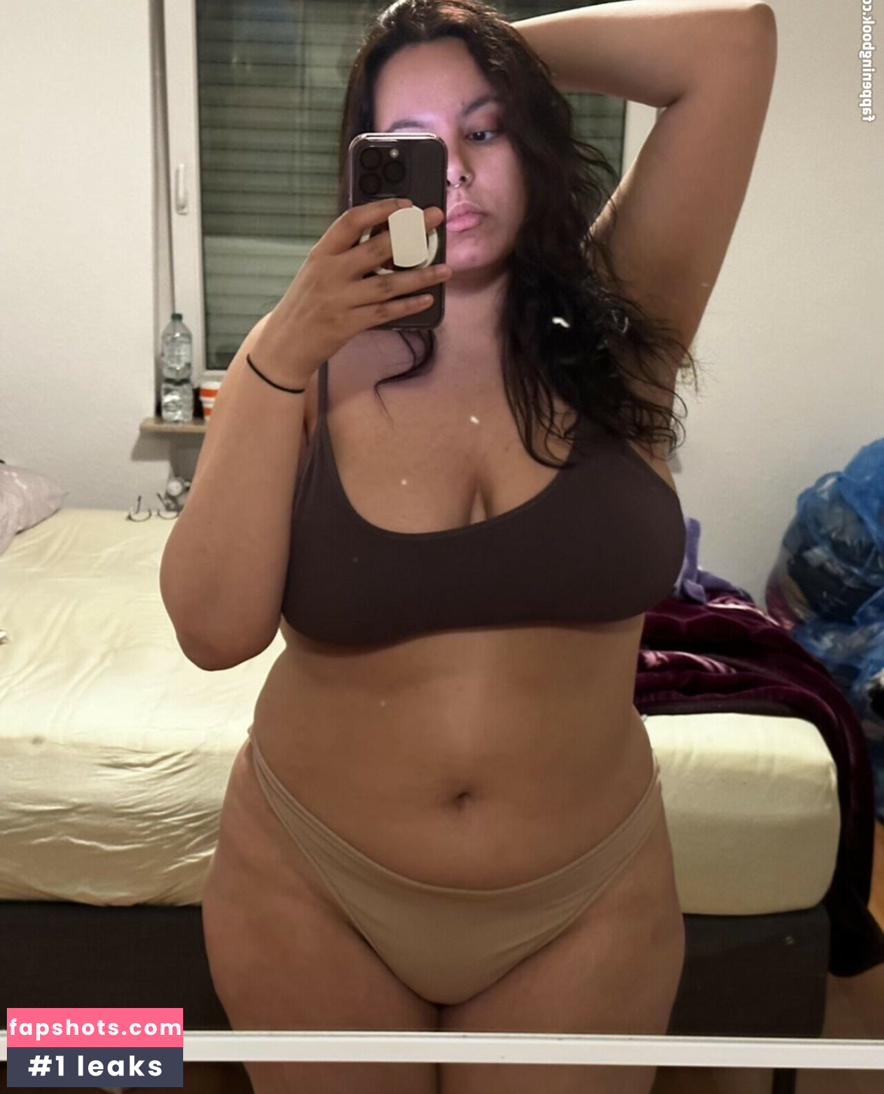 Peachyara gallery photo #10