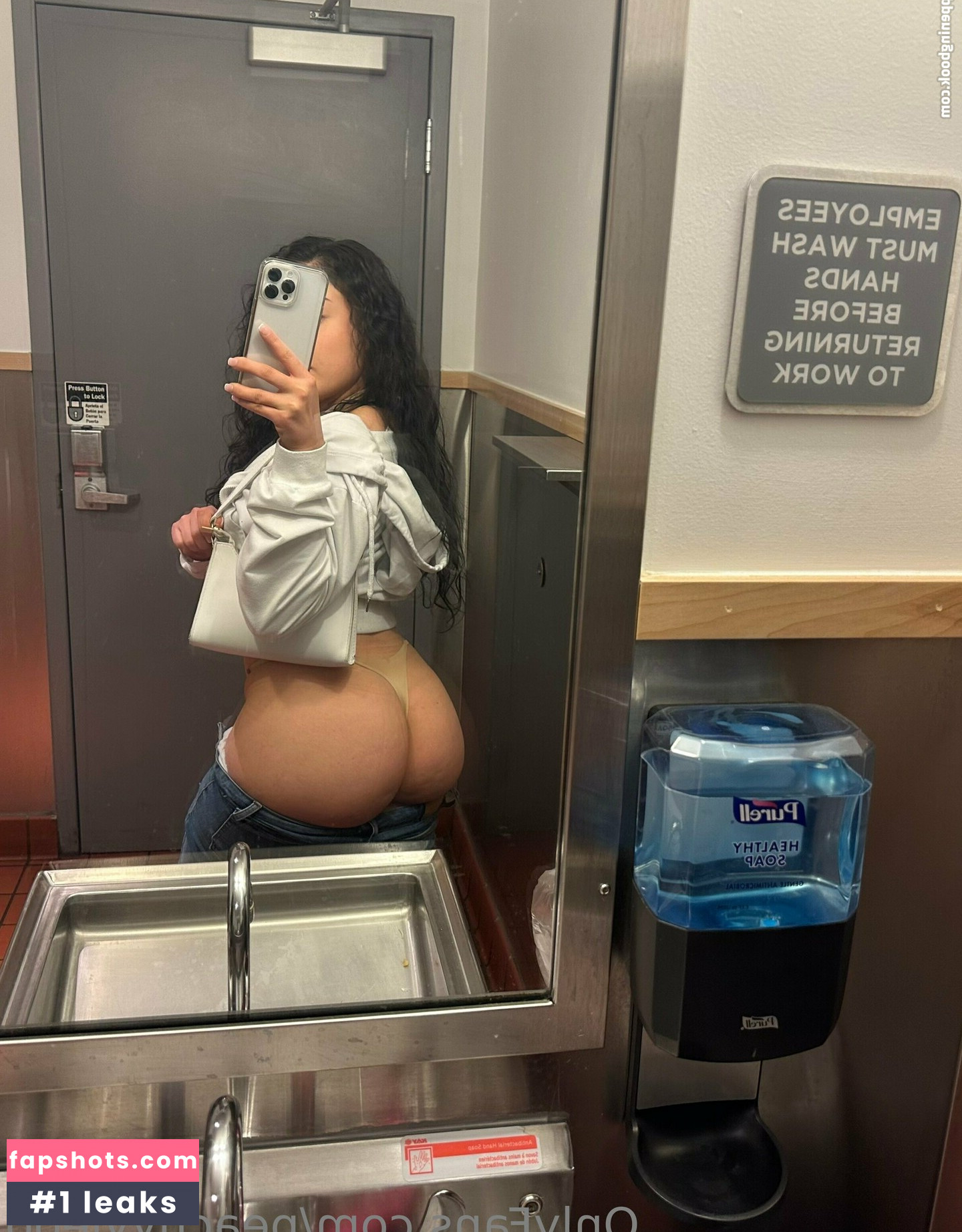 Peachyyleoo gallery photo #2