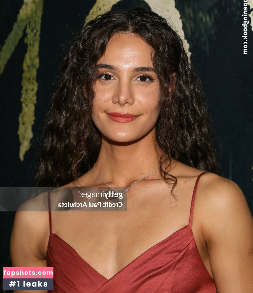 Pegah Ghafoori gallery photo #14