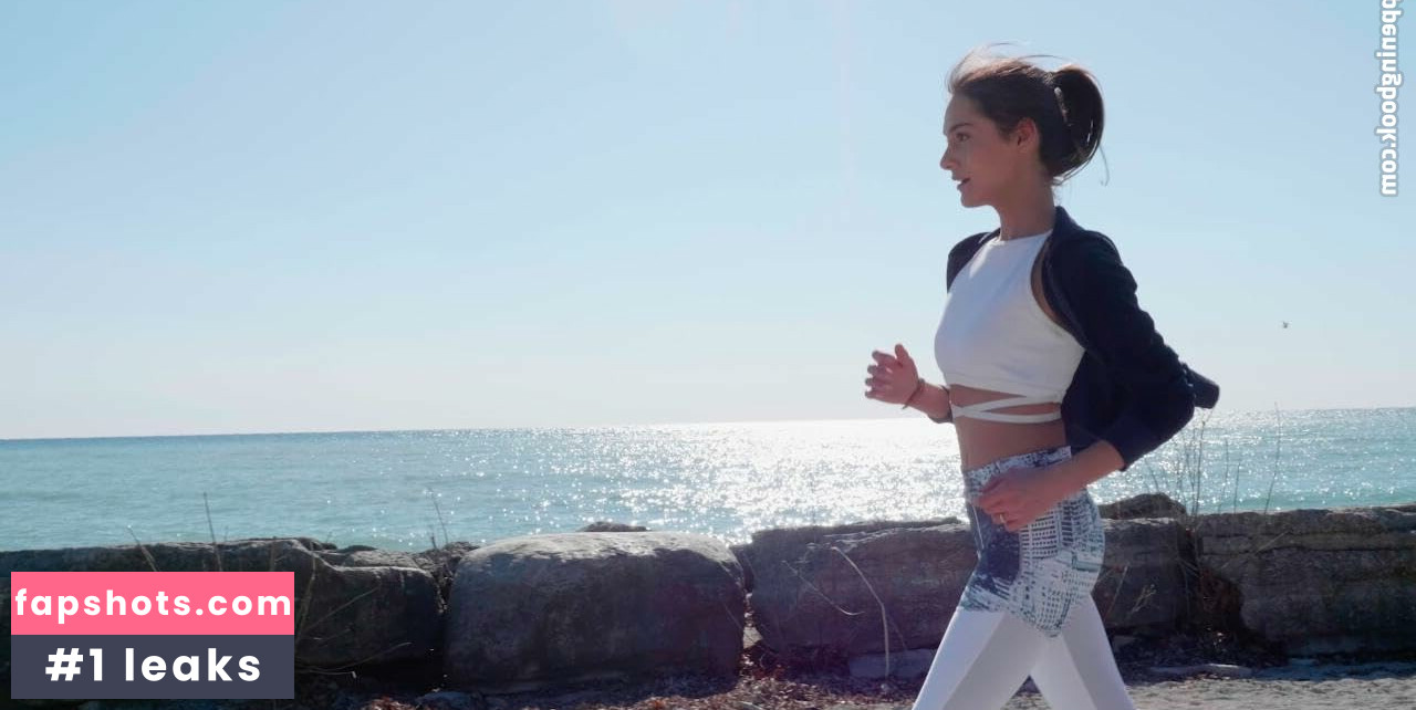 Pegah Ghafoori gallery photo #16