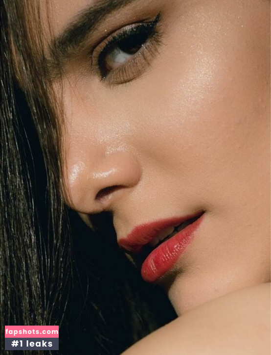 Pegah Ghafoori gallery photo #4