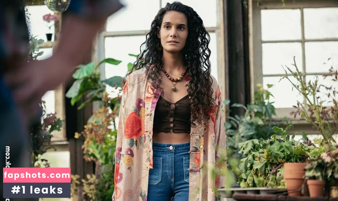 Pegah Ghafoori gallery photo #7