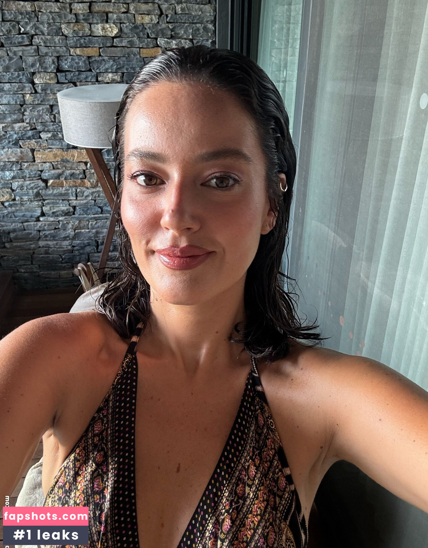 Pelin Akil gallery photo #2