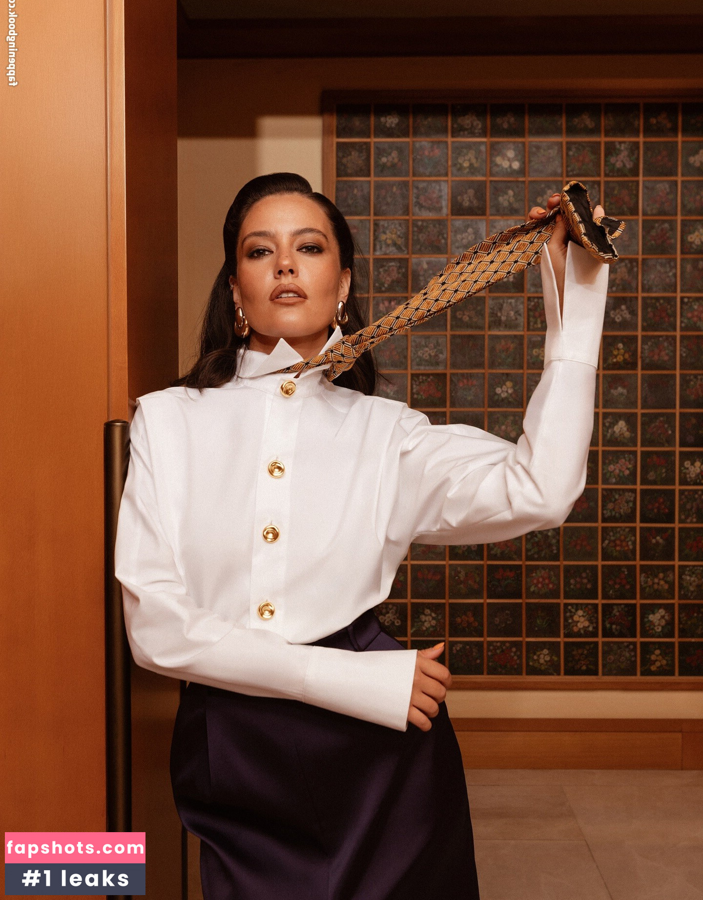 Pelin Akil gallery photo #3