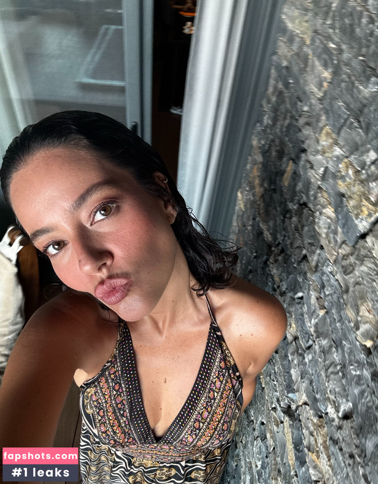 Pelin Akil gallery photo #9