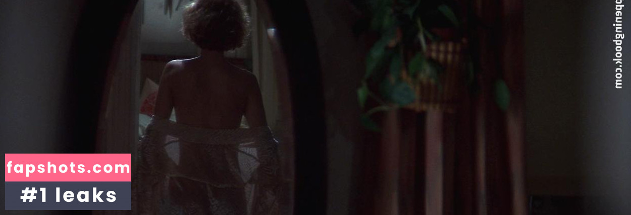 Penelope Ann Miller gallery photo #17