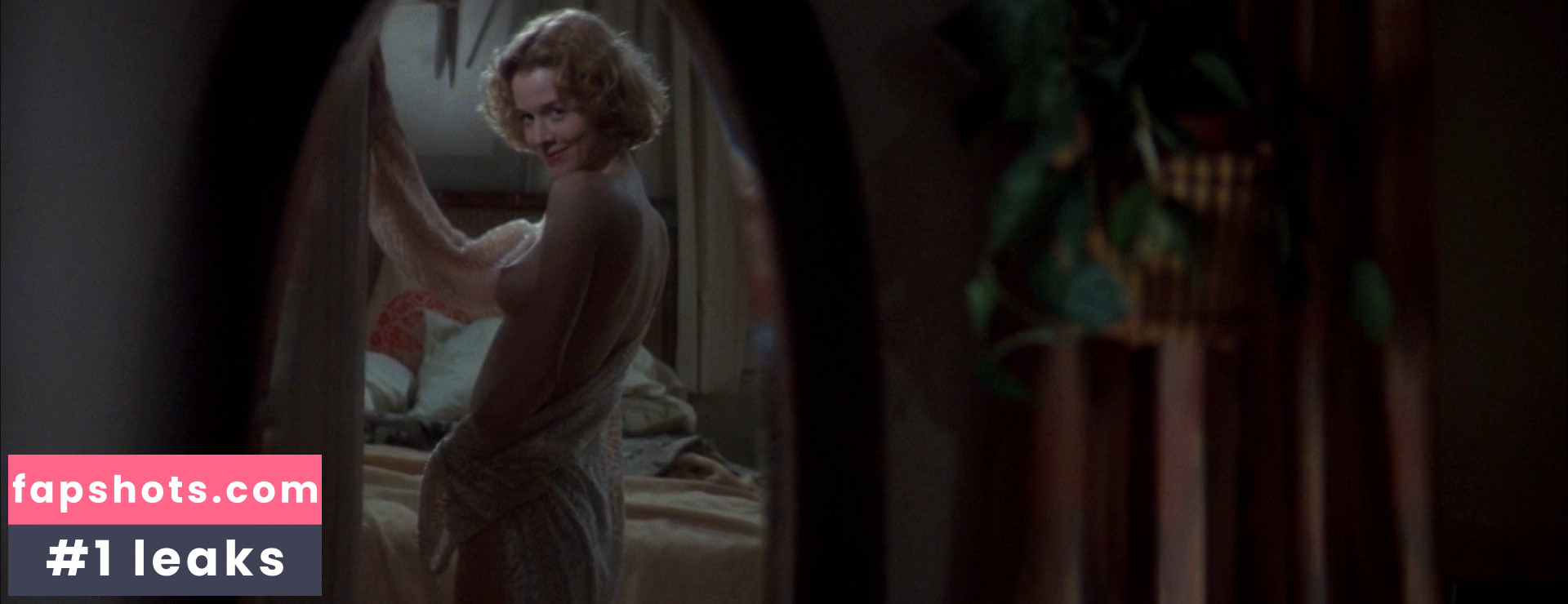 Penelope Ann Miller gallery photo #3