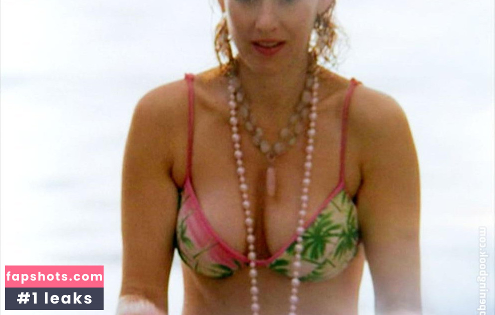 Penelope Ann Miller gallery photo #21