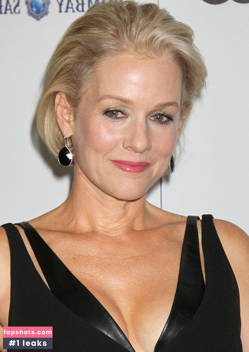 Penelope Ann Miller gallery photo #36