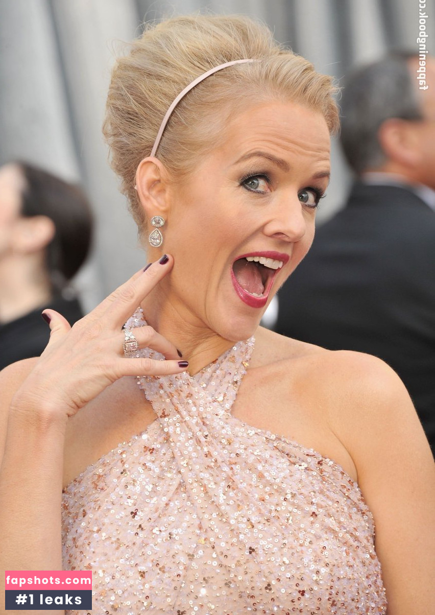 Penelope Ann Miller gallery photo #38