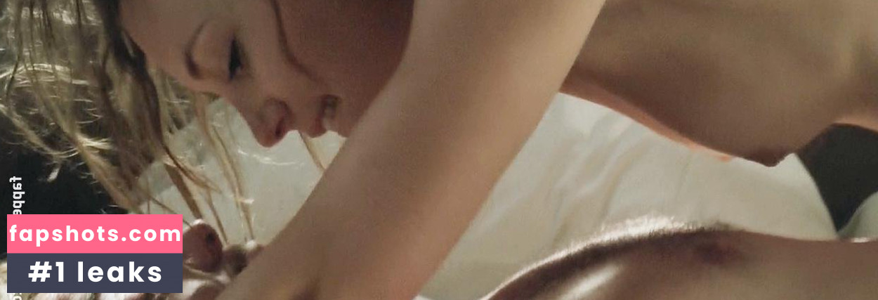 Perdita Weeks gallery photo #22