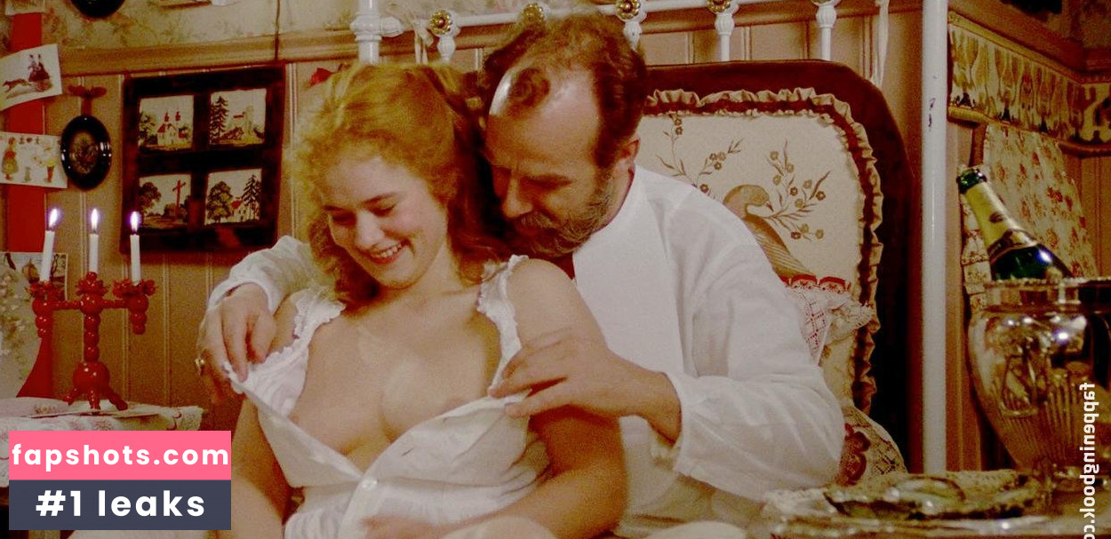 Pernilla August gallery photo #11