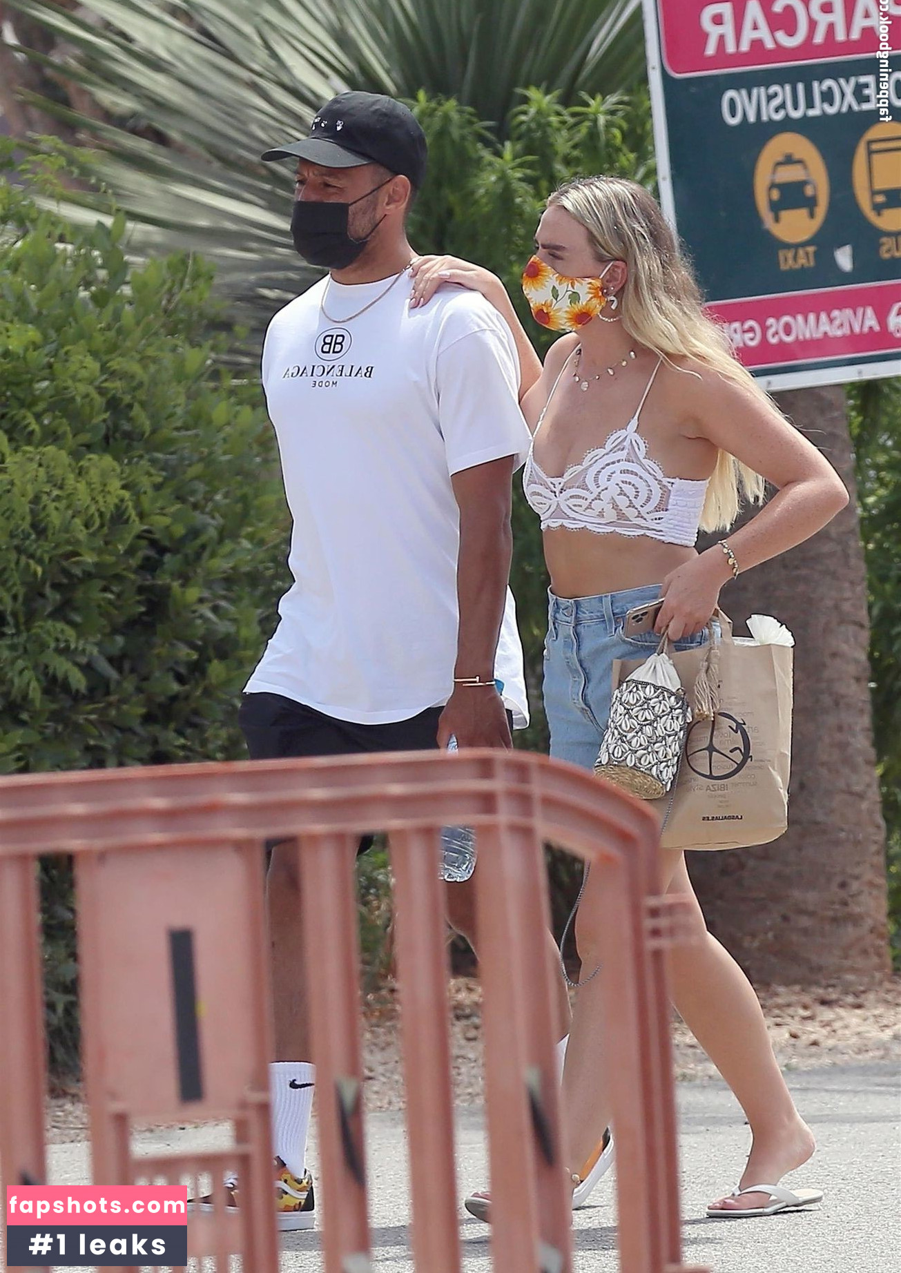 Perrie Edwards gallery photo #199