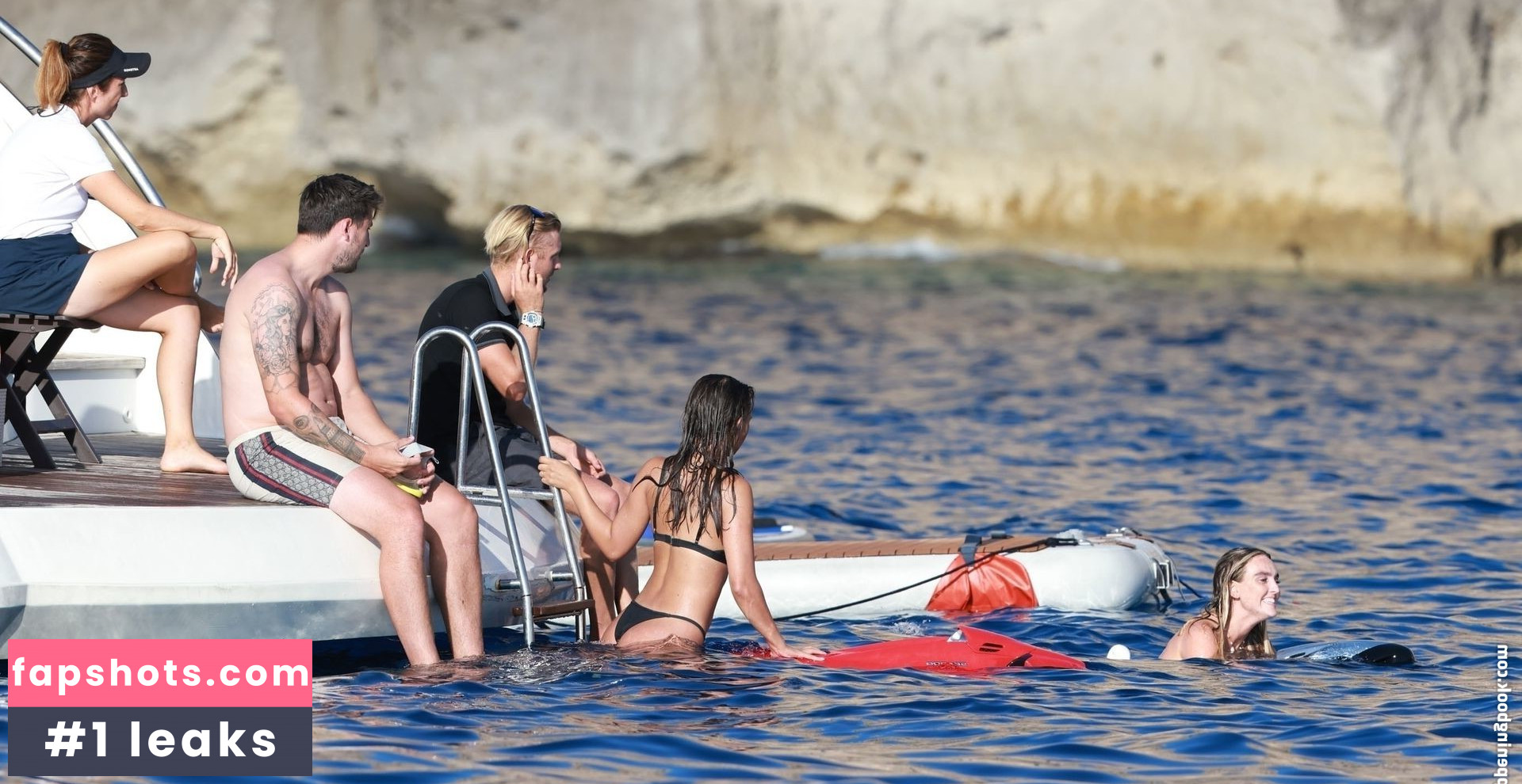 Perrie Edwards gallery photo #233