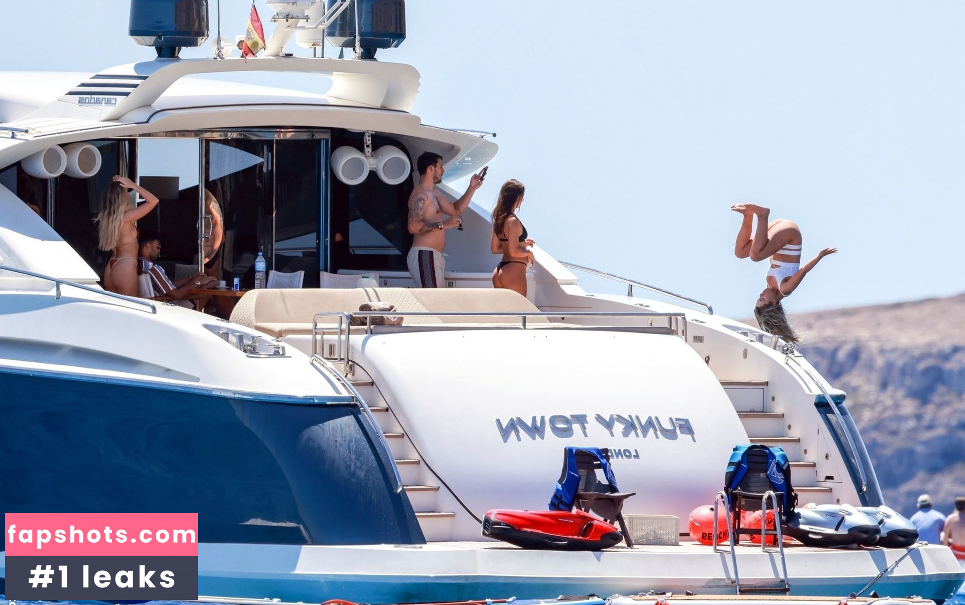 Perrie Edwards gallery photo #234