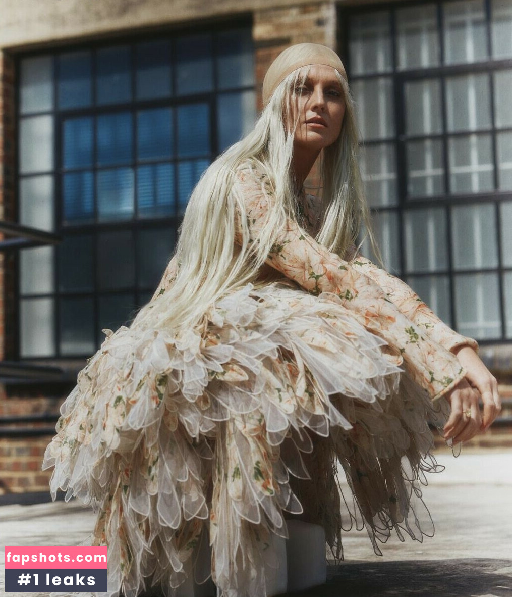 Perrie Edwards gallery photo #52