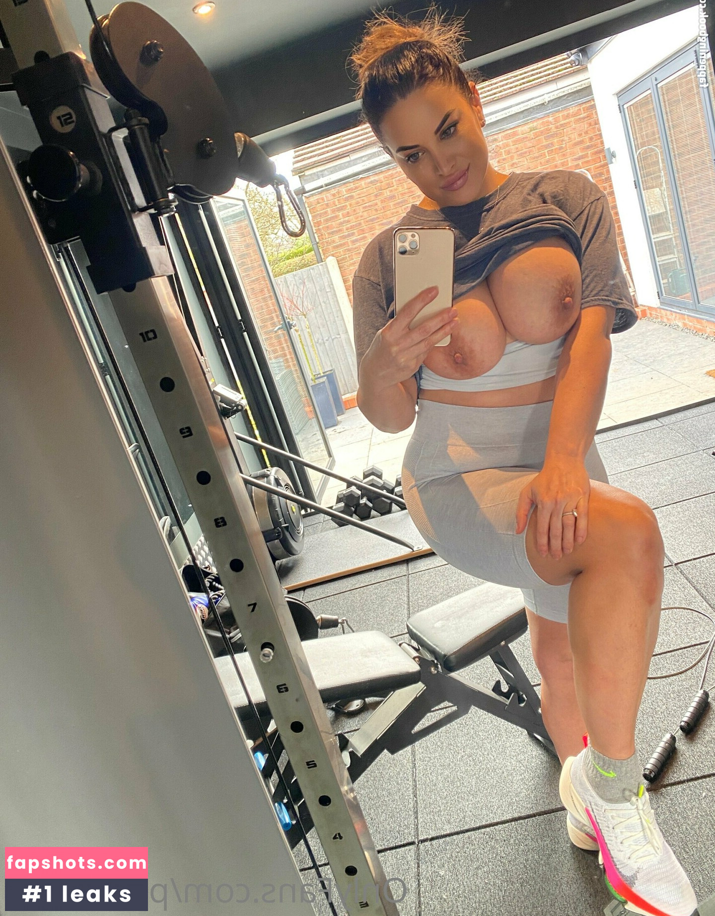 Perv-mom gallery photo #22