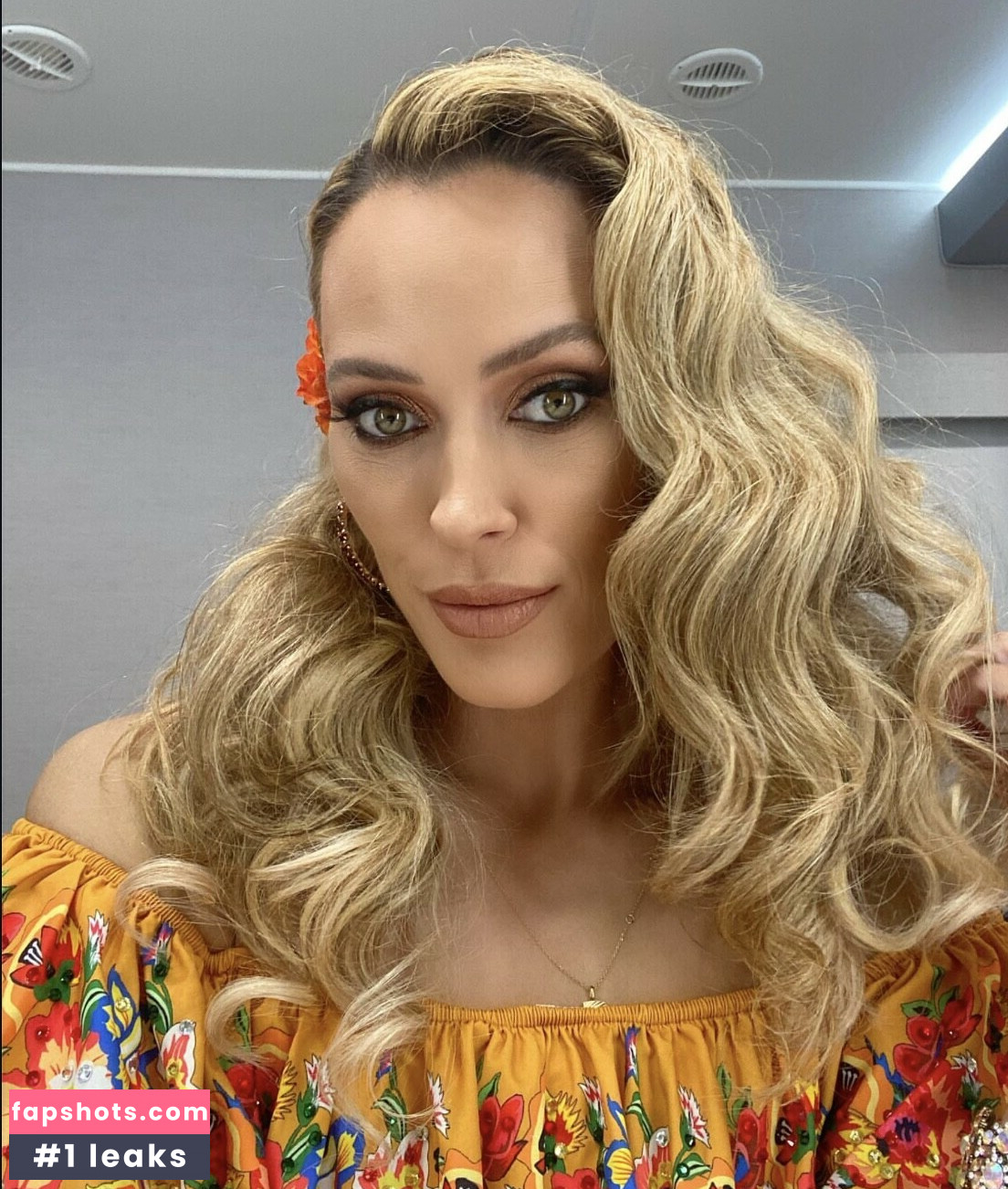 Peta Murgatroyd gallery photo #3