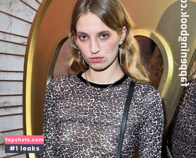 Petra Collins gallery photo #2