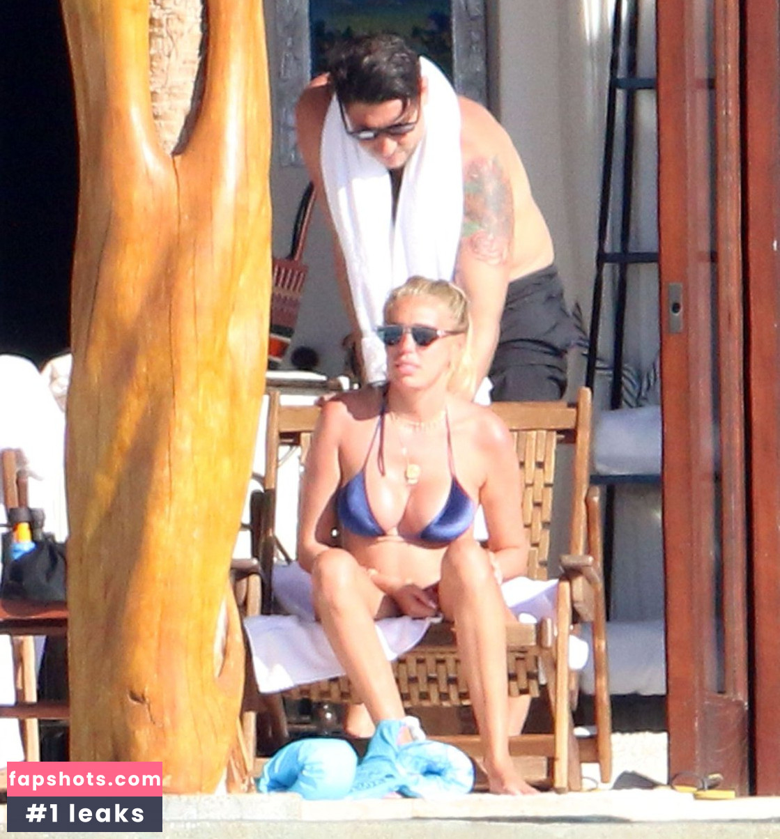 Petra Ecclestone gallery photo #6