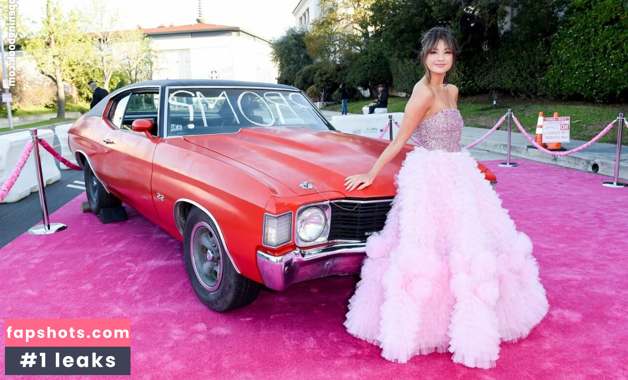 Peyton Elizabeth Lee gallery photo #19