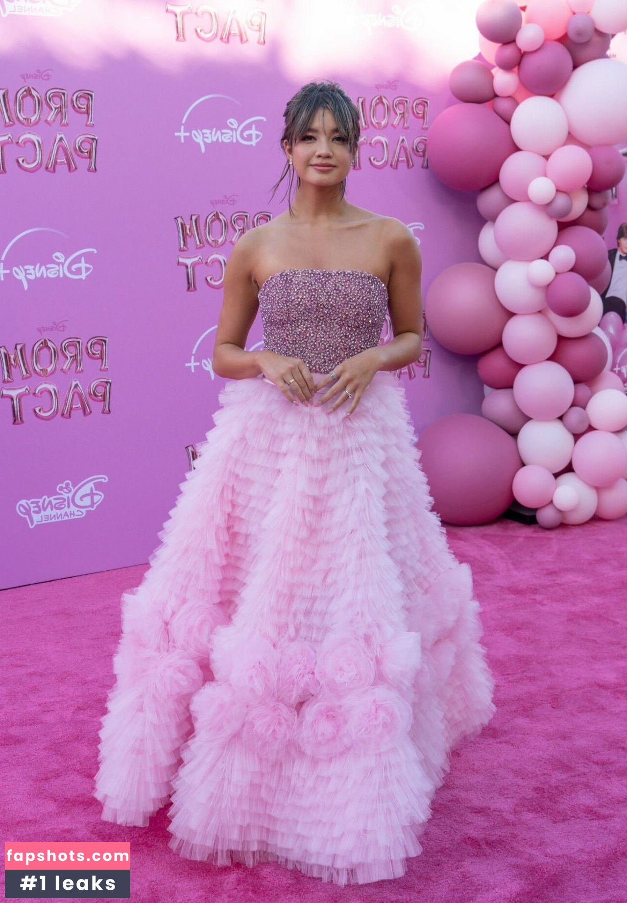 Peyton Elizabeth Lee gallery photo #22