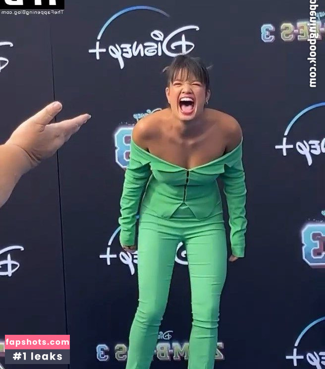 Peyton Elizabeth Lee gallery photo #37