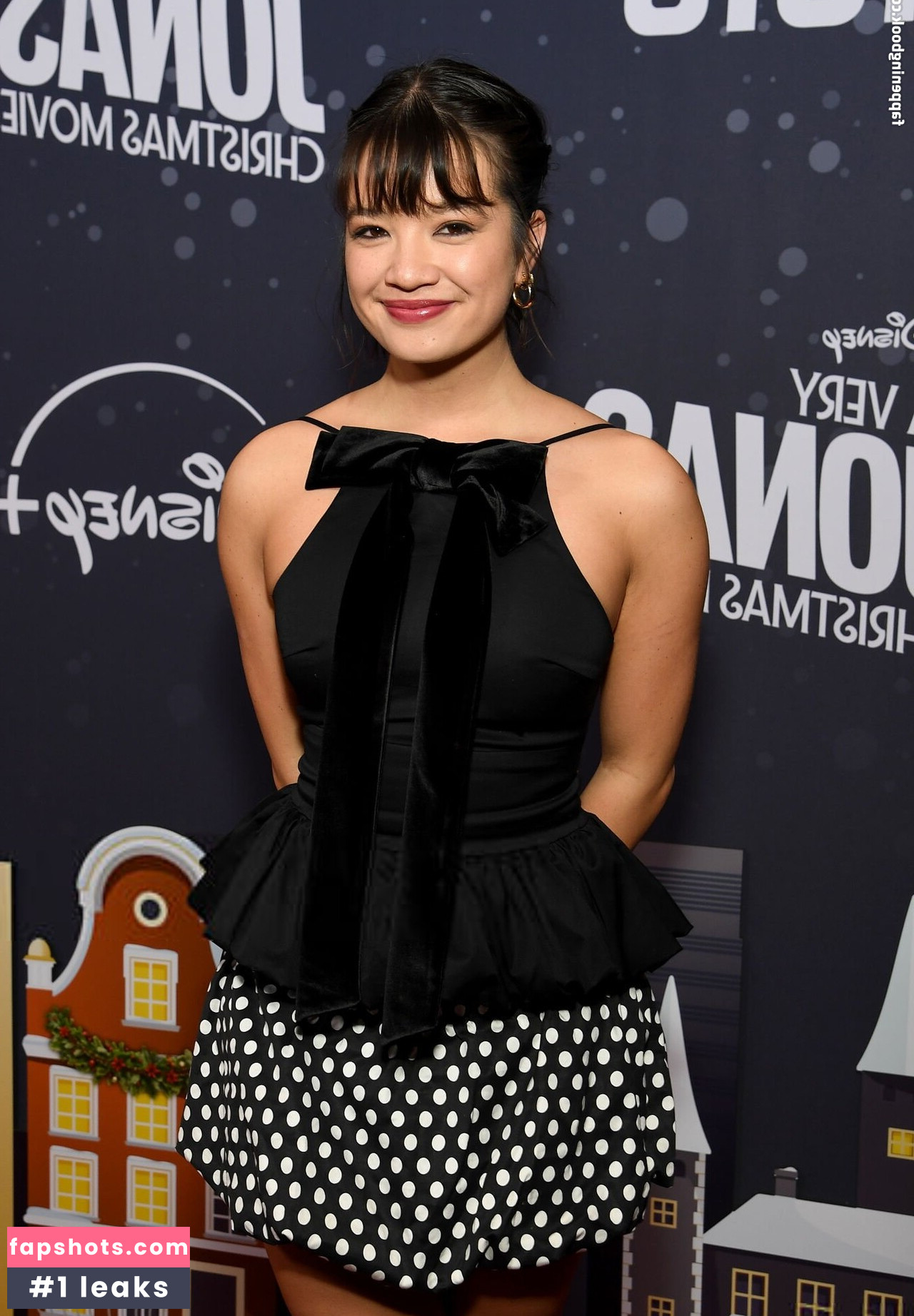 Peyton Elizabeth Lee gallery photo #5